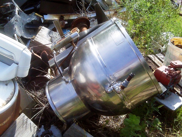 Groen Dee-4/40 40-gallon steam-jacketed tilting kettle