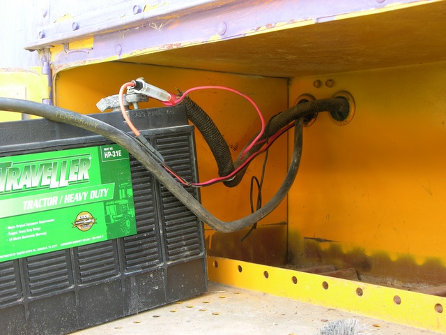 Bus battery with trickle charger wiring