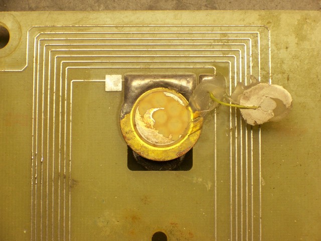 Piezo element, back, torn