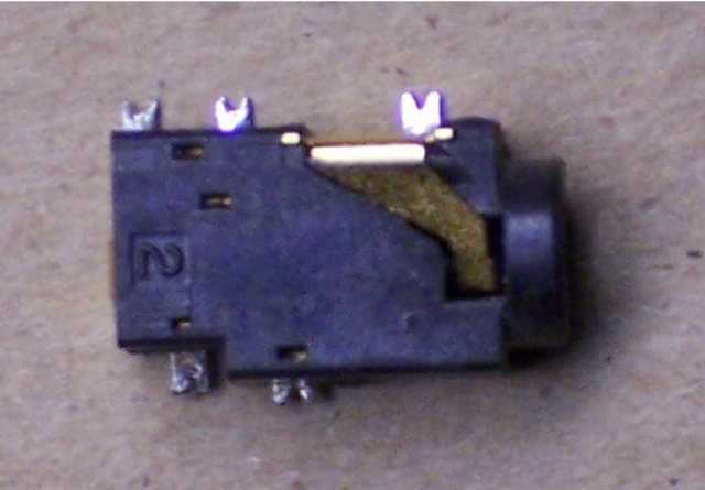 Closed-circuit jack from Motorola cell phone