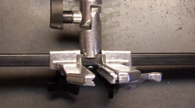PCB vise with realigned jaws