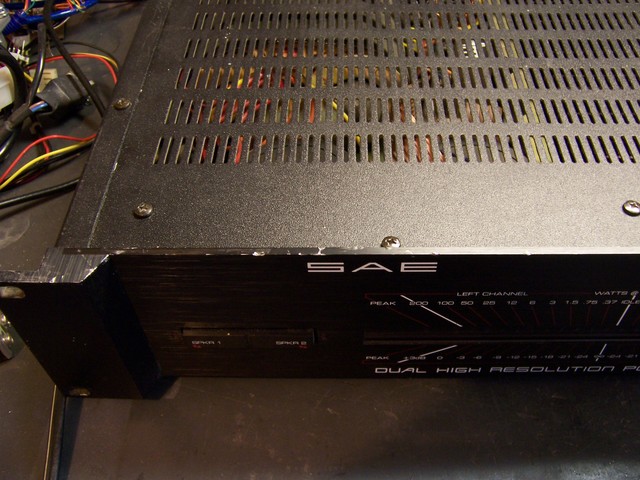 SAE A202 amplifier with scratched case