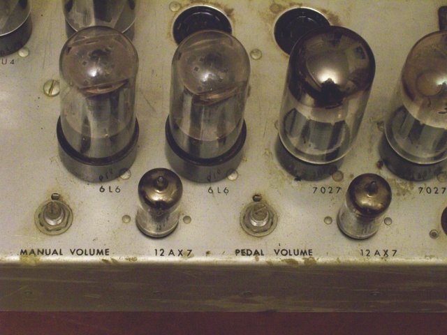 Baldwin Electronic Organ Model 45HP2, amplifier closeup