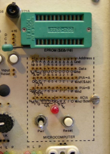 Slim's prototyping station, microcontroller breakout