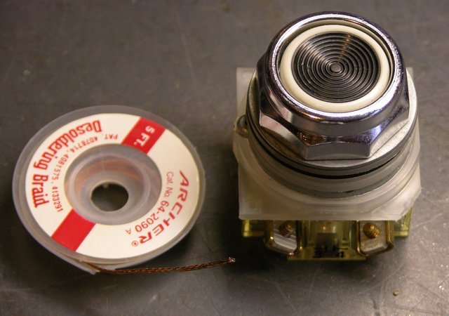 Huge pushbutton switch