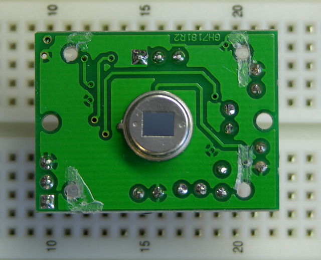 Parallax pyroelectric sensor