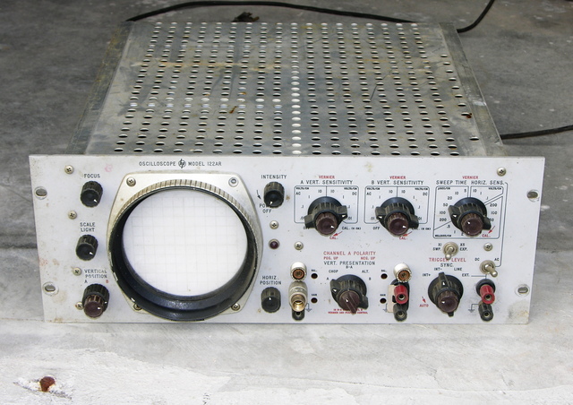 HP 122AR rackmount oscilloscope