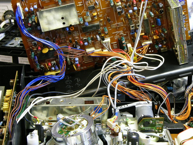 VCR mechanics, PCB, and wiring harnesses