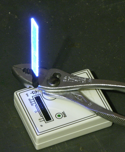 Edge-lit plexiglas strip in LED tester