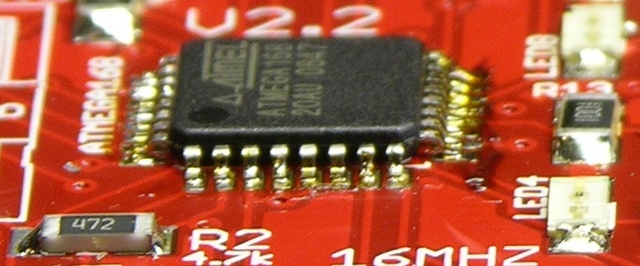 Reflow-soldered IC after removing solder bridges with solder braid