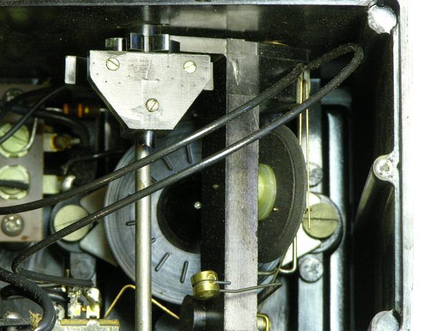 Variable transmission in electromechanical metronome, set for fast tempo
