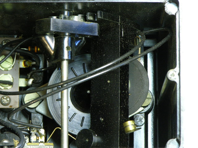 Variable transmission in electromechanical metronome, set for slow tempo