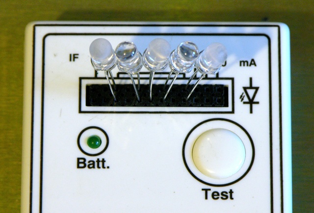 Diffused and non-diffused LEDs in tester