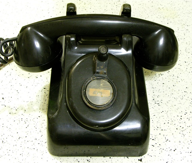 Rotary crank telephone, cleaned