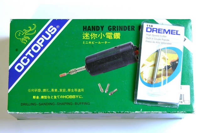 Handy grinder and Dremel bit packaging