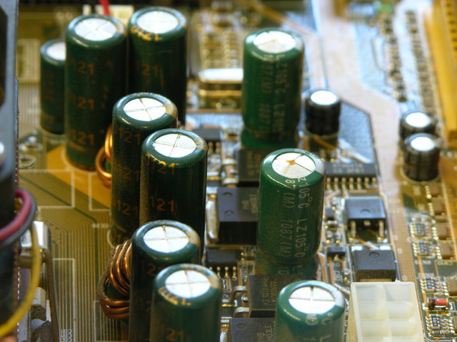 Computer motherboard with bulging electrolyic capacitors