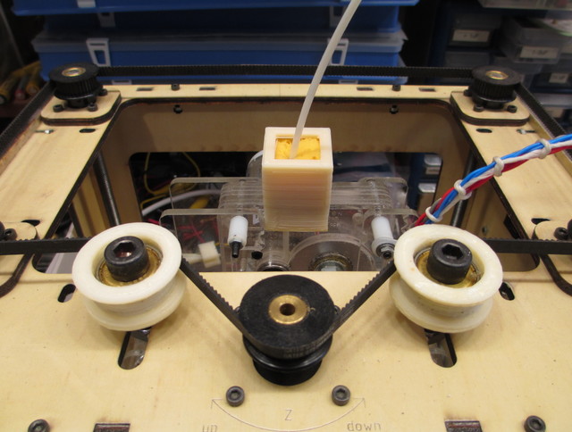 Filament-wiping sponge holder, installed