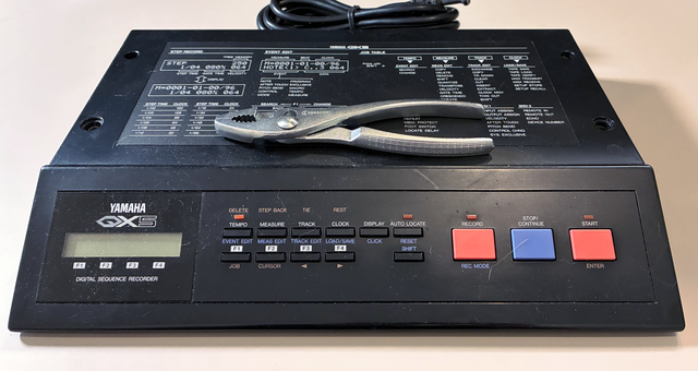 Yamaha QX5 MIDI sequencer