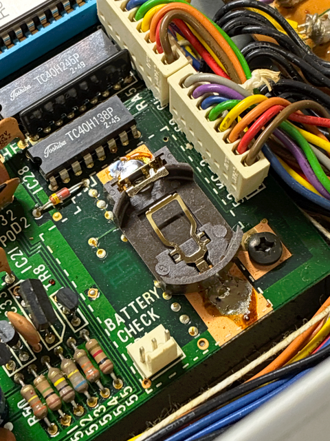 New battery holder in Roland Jupiter 6