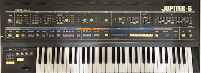 Roland Jupiter 6 synthesizer
