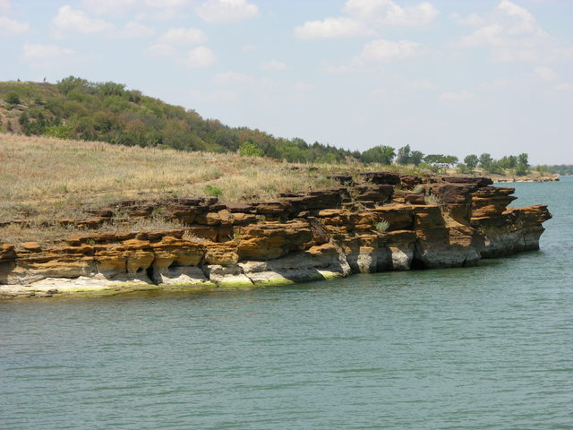 Wilson Lake, KS: water's-edge paths and bluffs