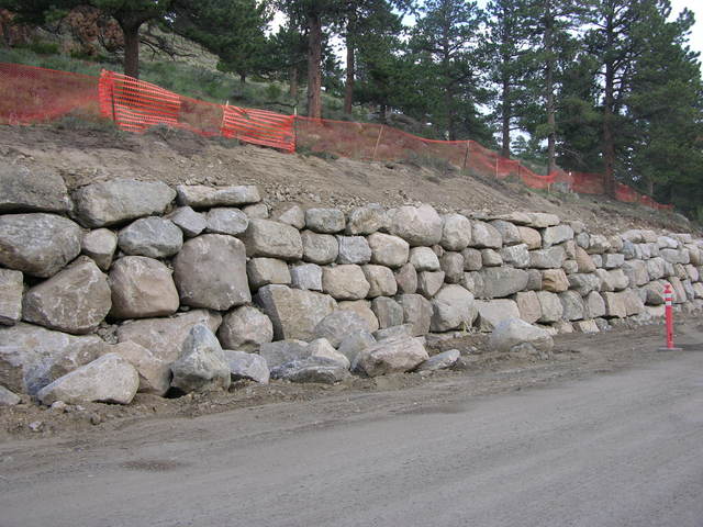 Rocky Mountain National Park: boulder embankment