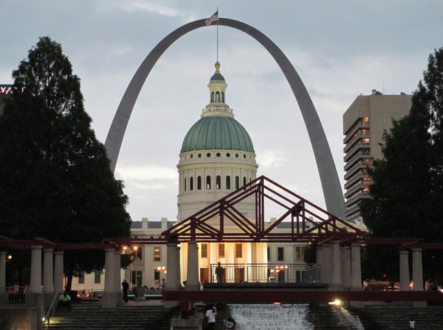 The Old St. Louis County Courthouse and Arch from Kiener Plaza